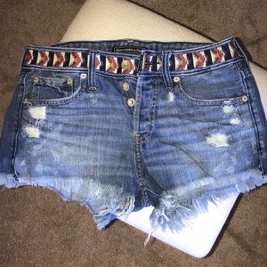 Abercrombie detailed waist jean fringed shorts.